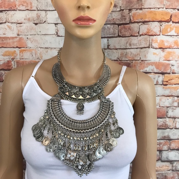 Queen Of All Things Statement Necklace - Picture 3 of 6